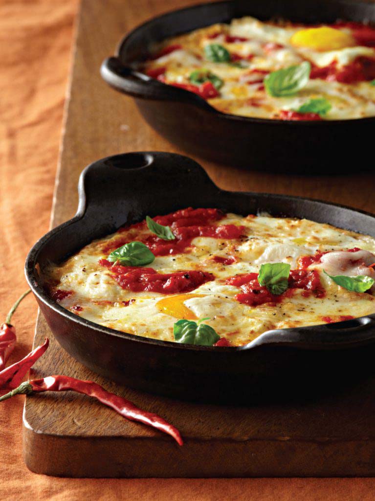 Eieren uit de oven met Ricotta en tomatensaus