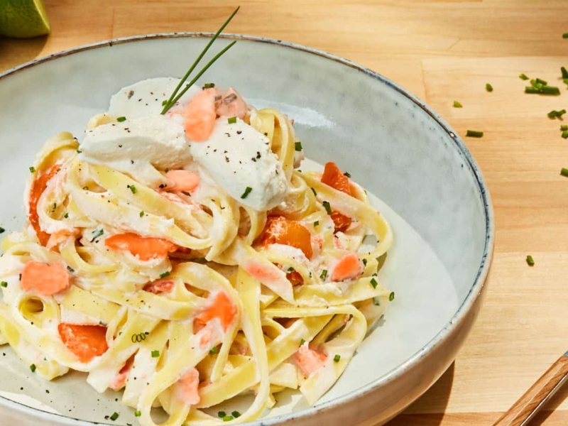 Pasta met romige Ricotta, gerookte zalm en bieslook - Galbani