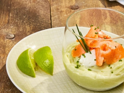 Glaasjes Mascarpone met avocado, zalm en limoen - Galbani