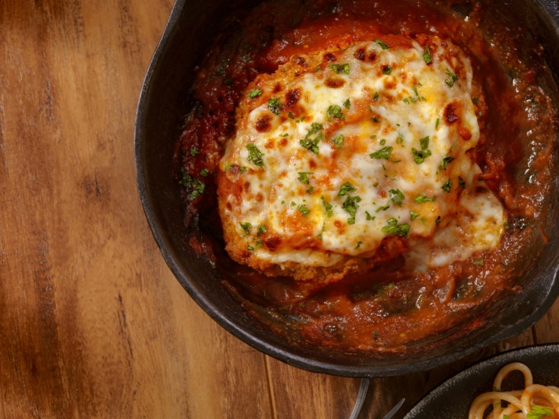 Gegrilde kip met Parmezaanse kaas en spaghetti van courgette - Galbani