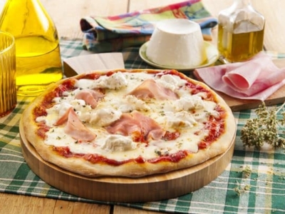 Pizza à la mozzarella, ricotta et jambon - Galbani